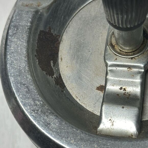 Gold Coin Metal ashtray with a snake-like pattern with a twist Made in Hong Kong - Picture 6 of 8